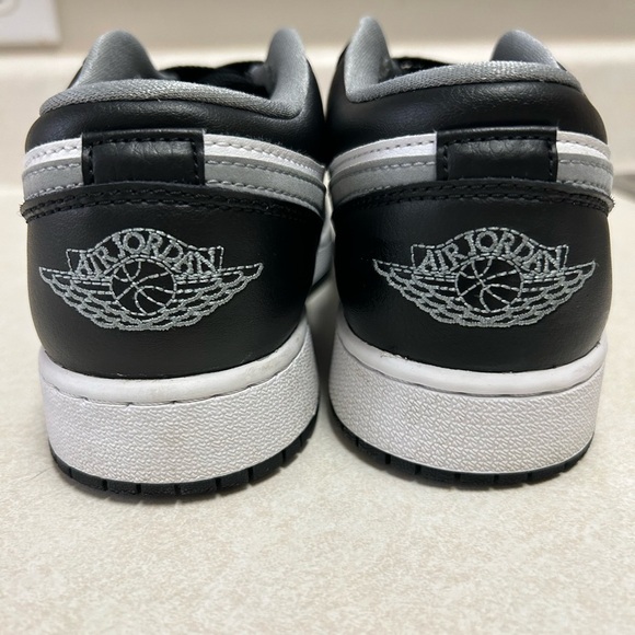 Nike Air Jordan One Low. Sz Yth 7. Womens 8.5. Black and white with gray swoosh. - Picture 4 of 10